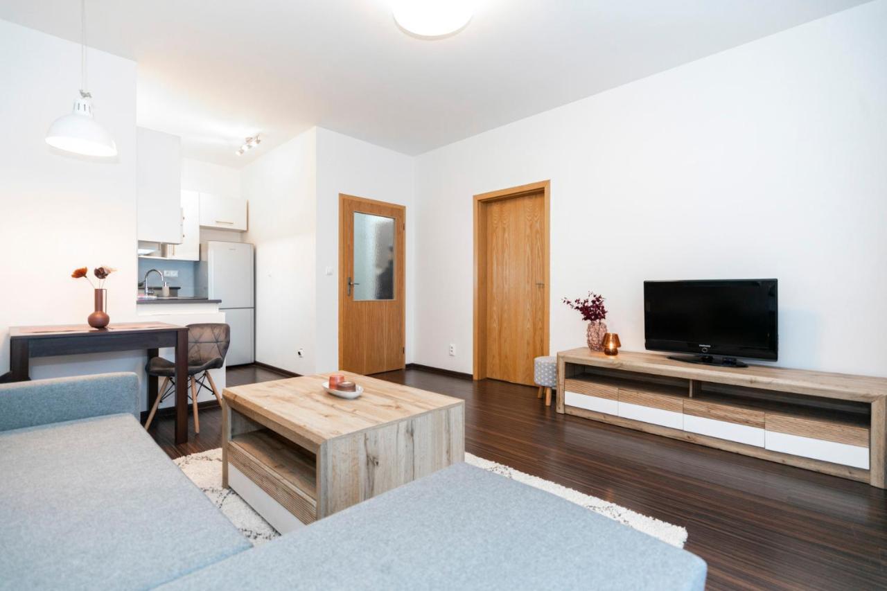 Alure Residences 3 & 24H Self Check-In, Parking In The Garage In The Apartment Building Included, New Building, Terrace, Green Location With A Forest Park With A Lake, Children'S Playground Banská Bystrica Exterior photo