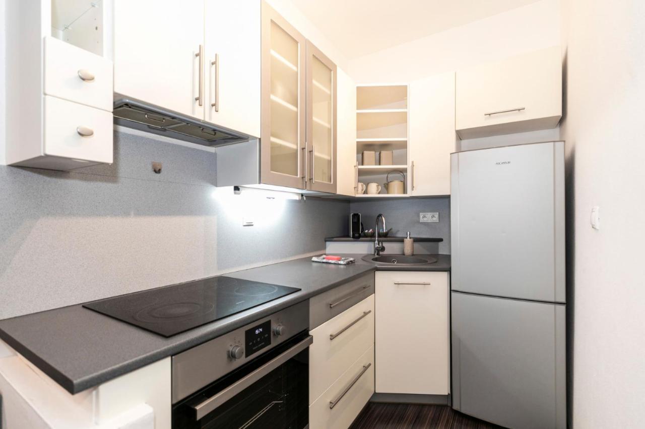 Alure Residences 3 & 24H Self Check-In, Parking In The Garage In The Apartment Building Included, New Building, Terrace, Green Location With A Forest Park With A Lake, Children'S Playground Banská Bystrica Exterior photo