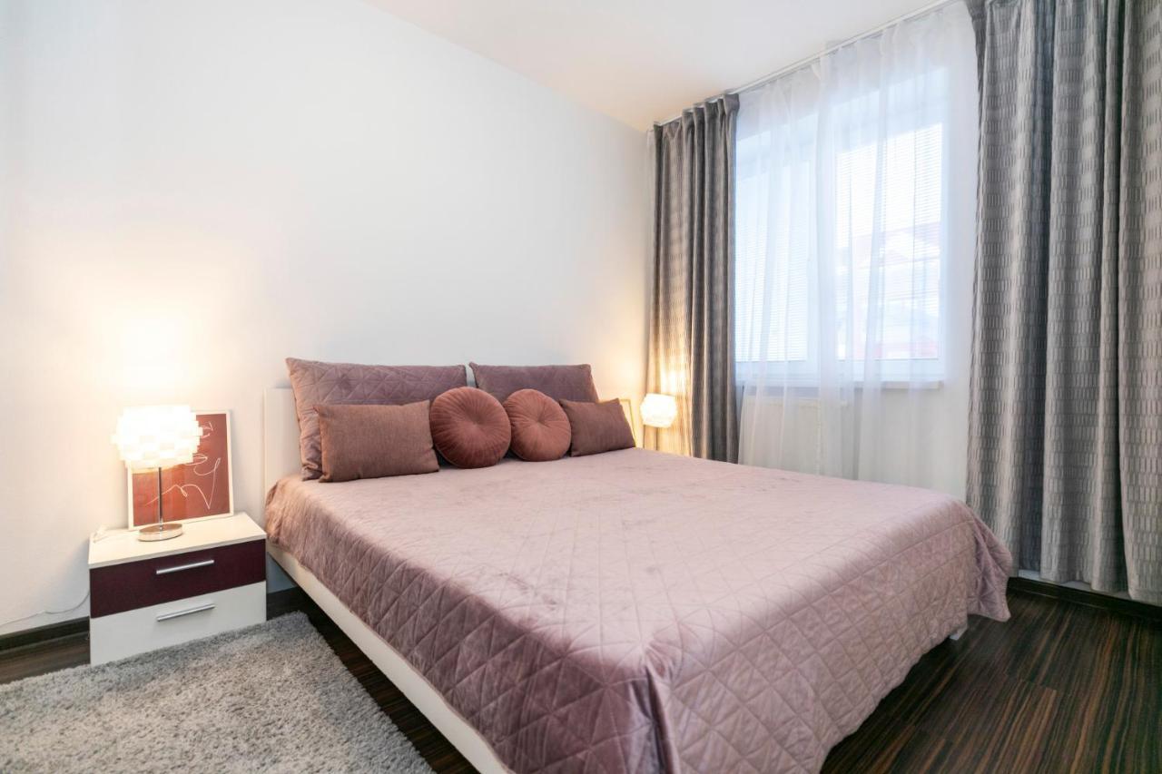 Alure Residences 3 & 24H Self Check-In, Parking In The Garage In The Apartment Building Included, New Building, Terrace, Green Location With A Forest Park With A Lake, Children'S Playground Banská Bystrica Exterior photo