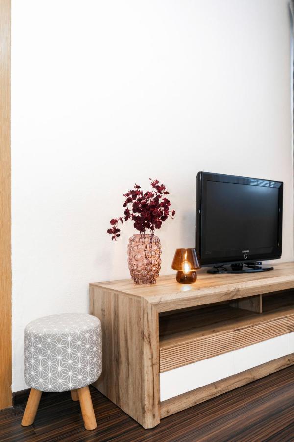 Alure Residences 3 & 24H Self Check-In, Parking In The Garage In The Apartment Building Included, New Building, Terrace, Green Location With A Forest Park With A Lake, Children'S Playground Banská Bystrica Exterior photo